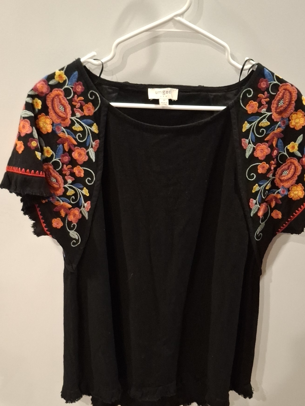 Umgee Black Embroidered Floral Sleeve Women’s Top